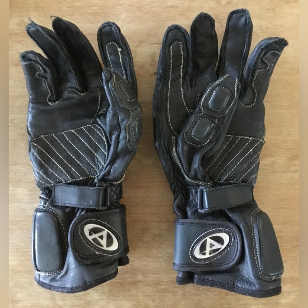 AGV Sport Motorcycle Racing Gauntlets - Picture 2 of 3